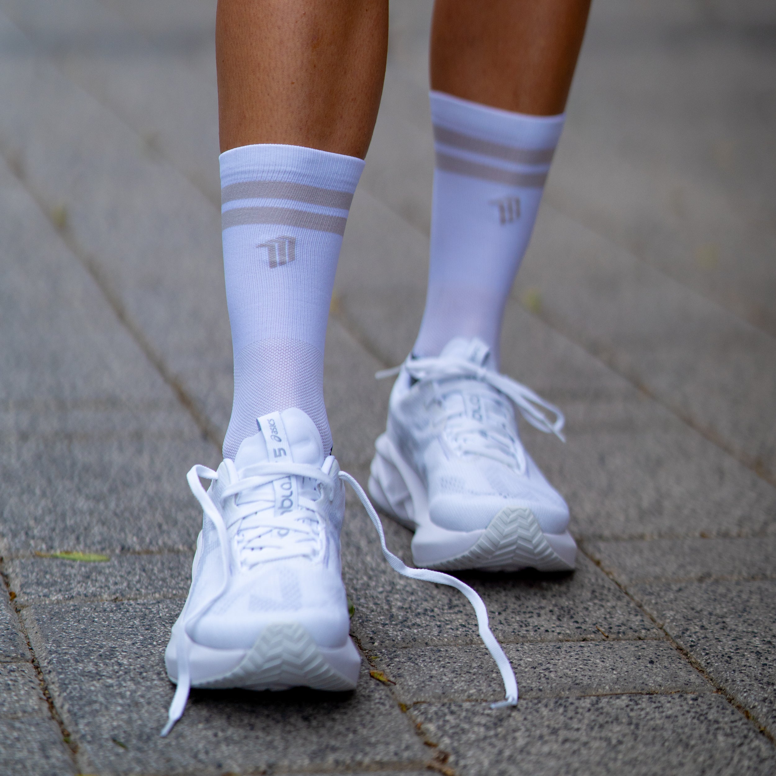 PRO WHITE V2 - CALCETÍN RUN ULTRALIGHT