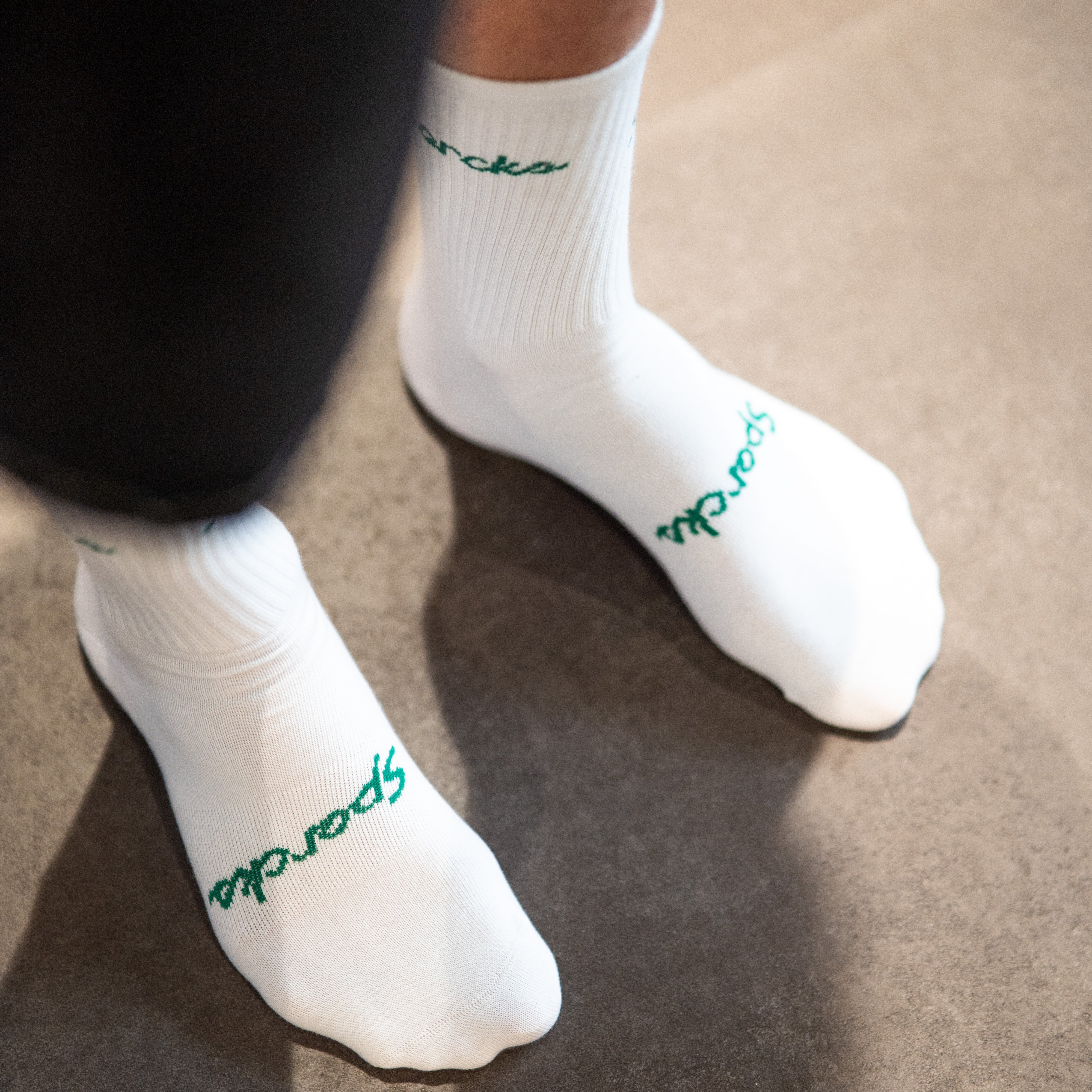 CHILL VIBES WHITE - STREET SOCKS