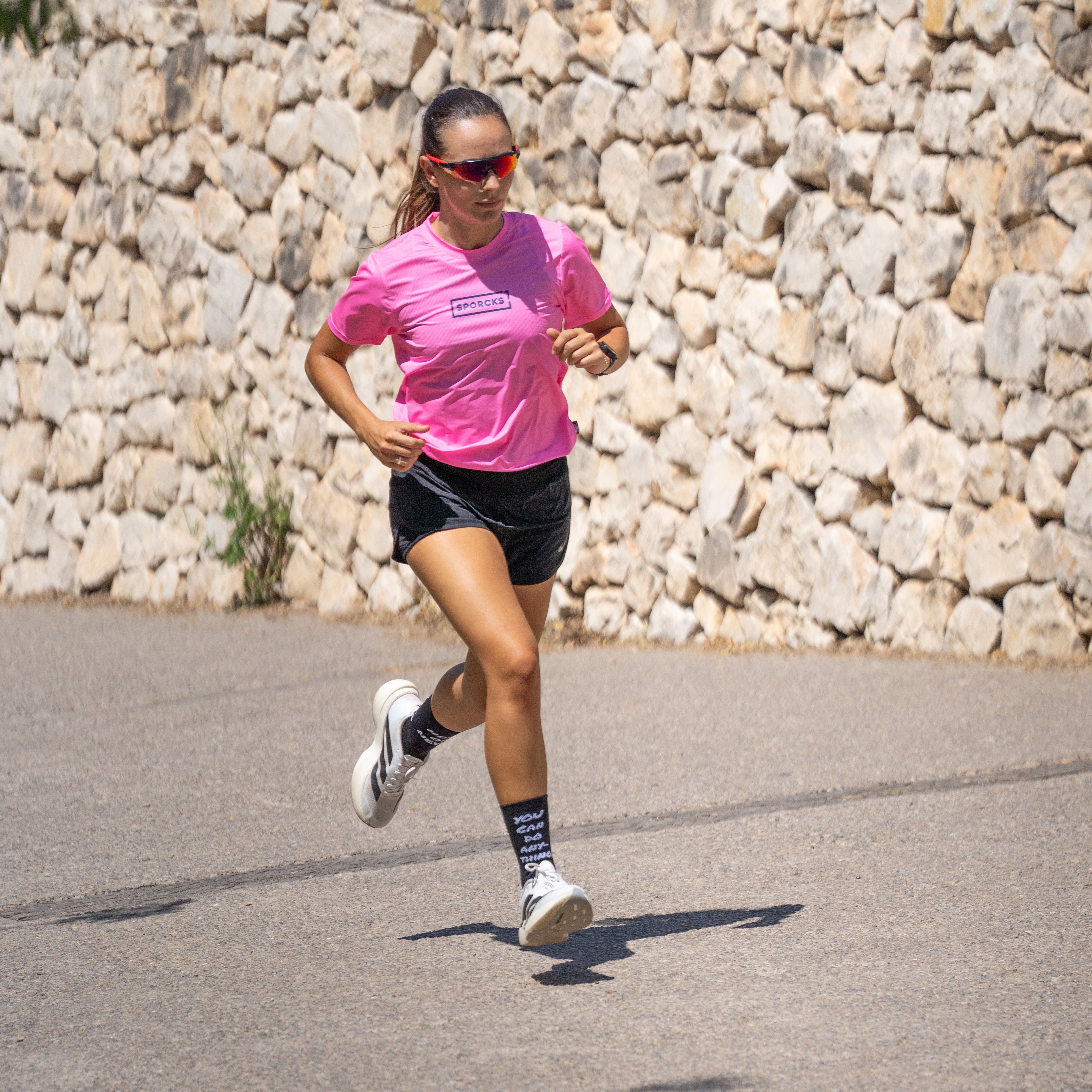 RUN OR DIE PINK - UNISEX TECHNICAL T-SHIRT