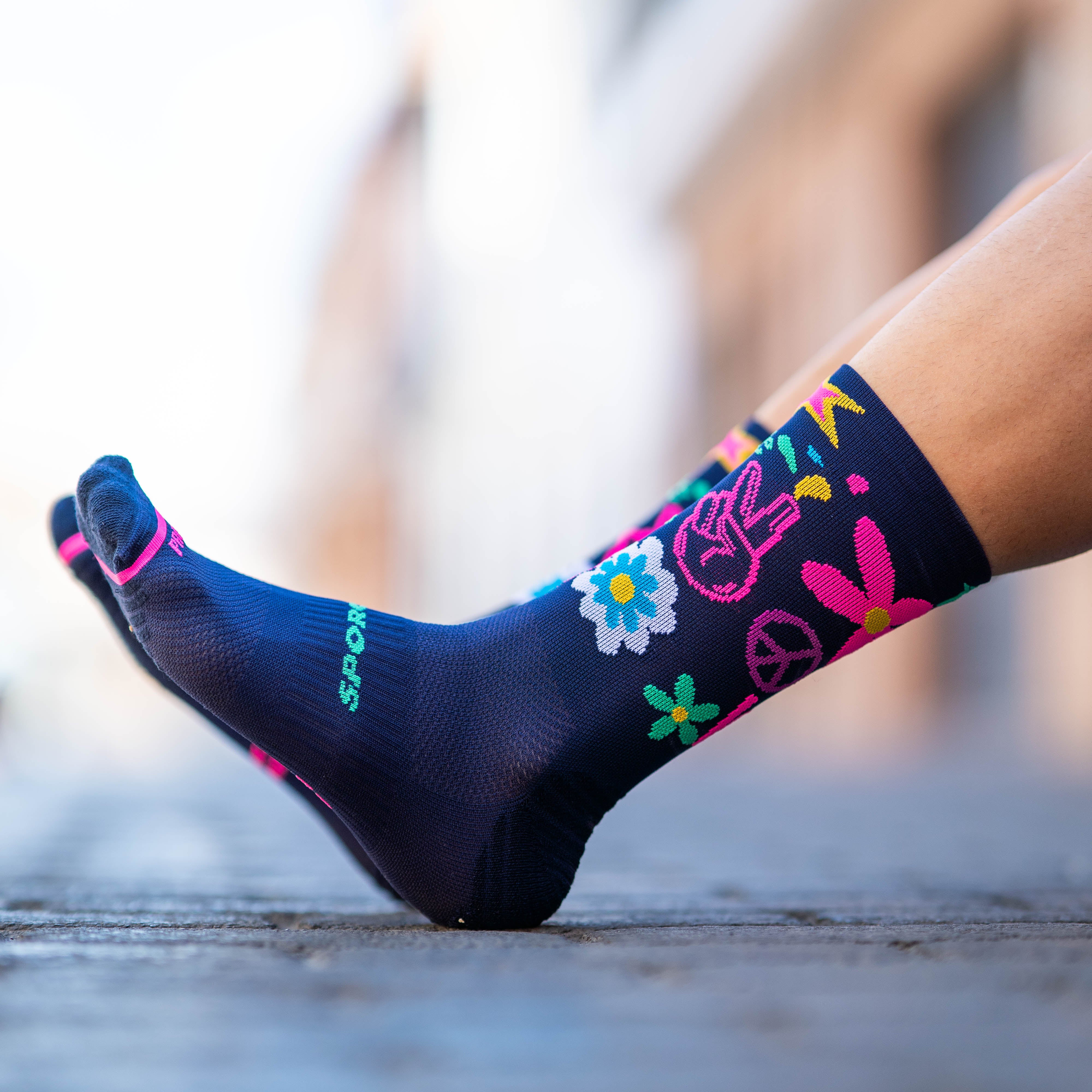 PEACE AND LOVE - RUNNING SOCKS
