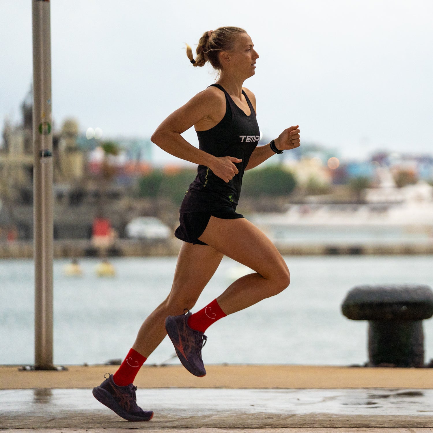 HAPPY MODE RED - CALCETÍN RUN ULTRALIGHT