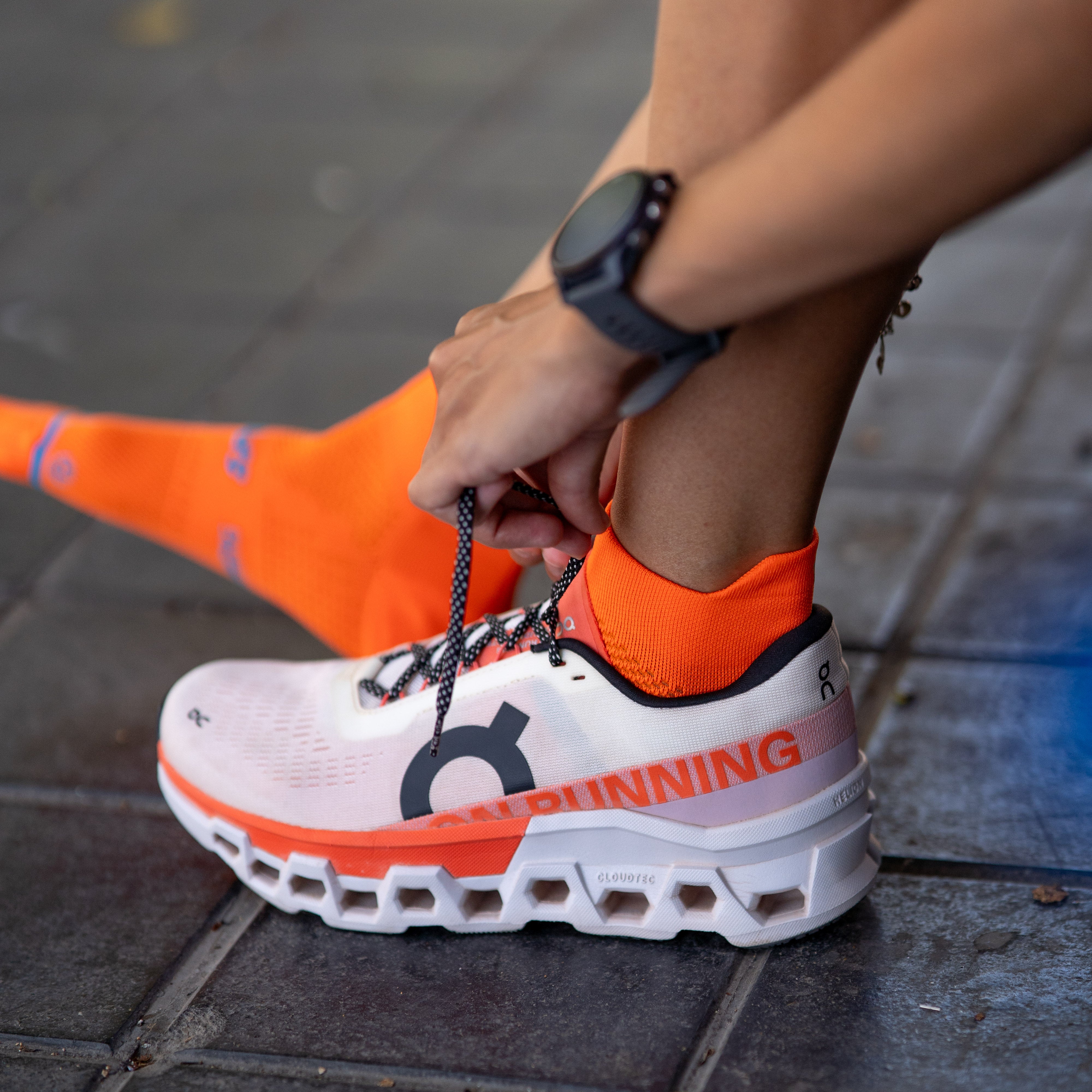 NOOSA ORANGE V2 - CALCETÍN RUNNING