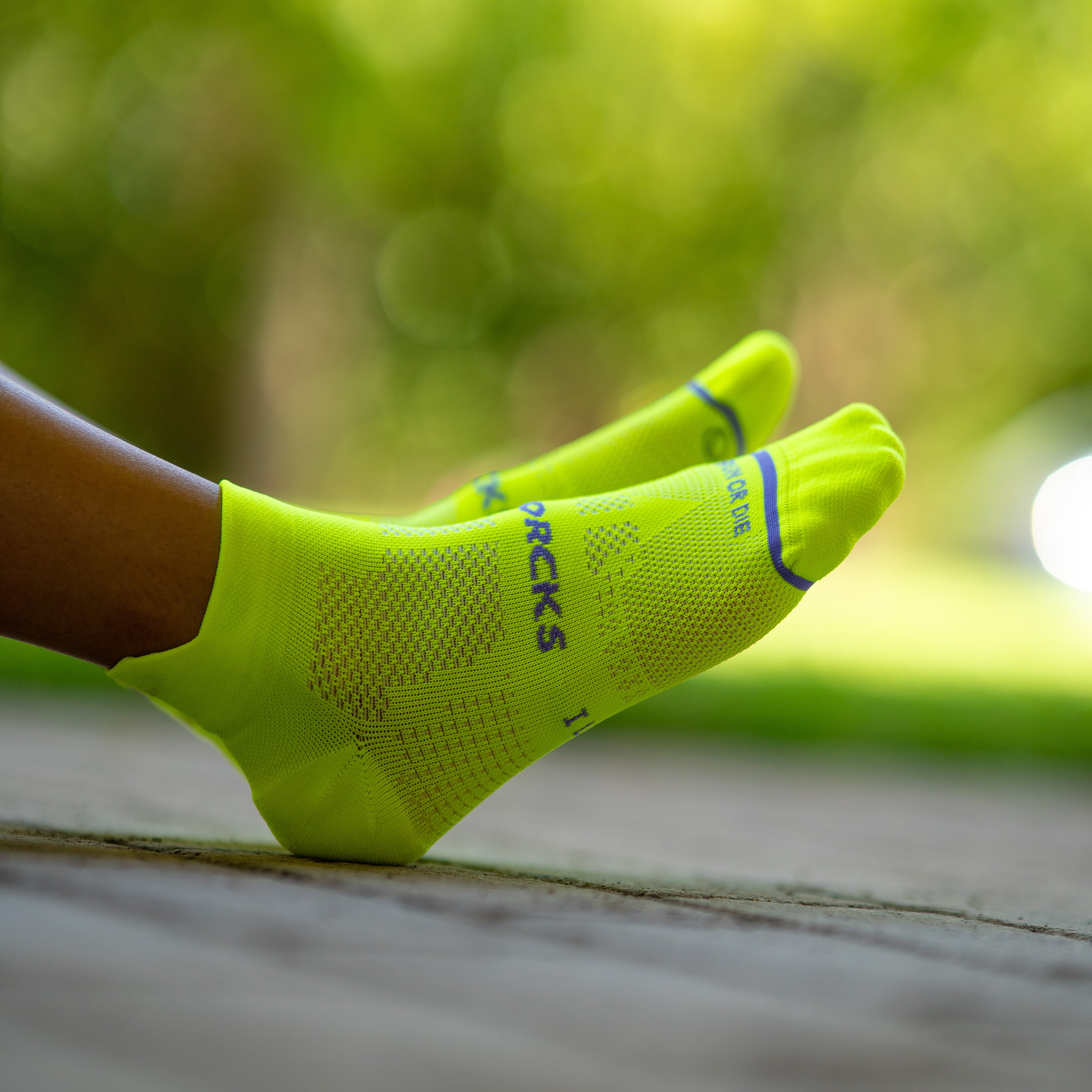 NOOSA YELLOW V2 - CALCETÍN RUNNING