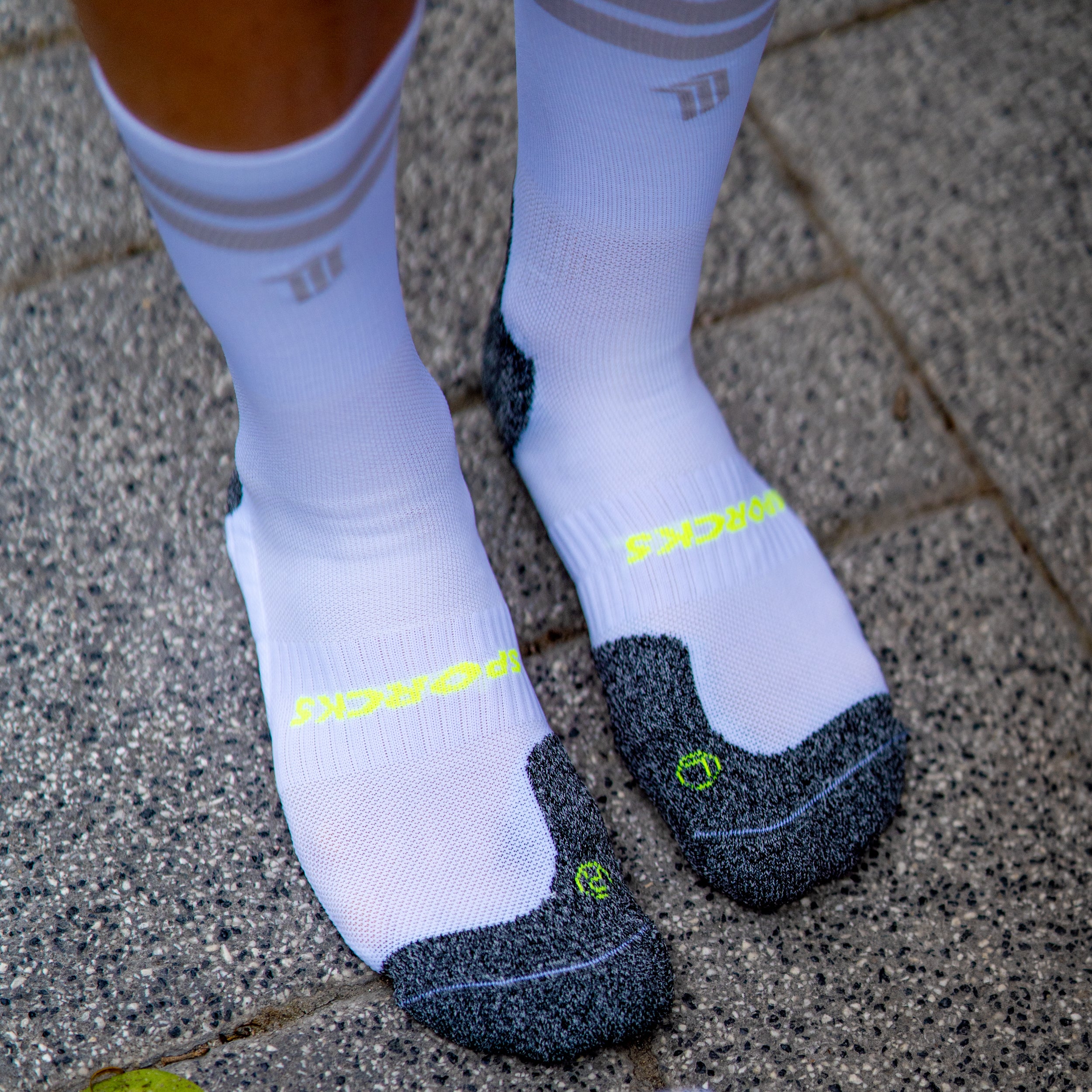 PRO WHITE V2 - CALCETÍN RUN ULTRALIGHT