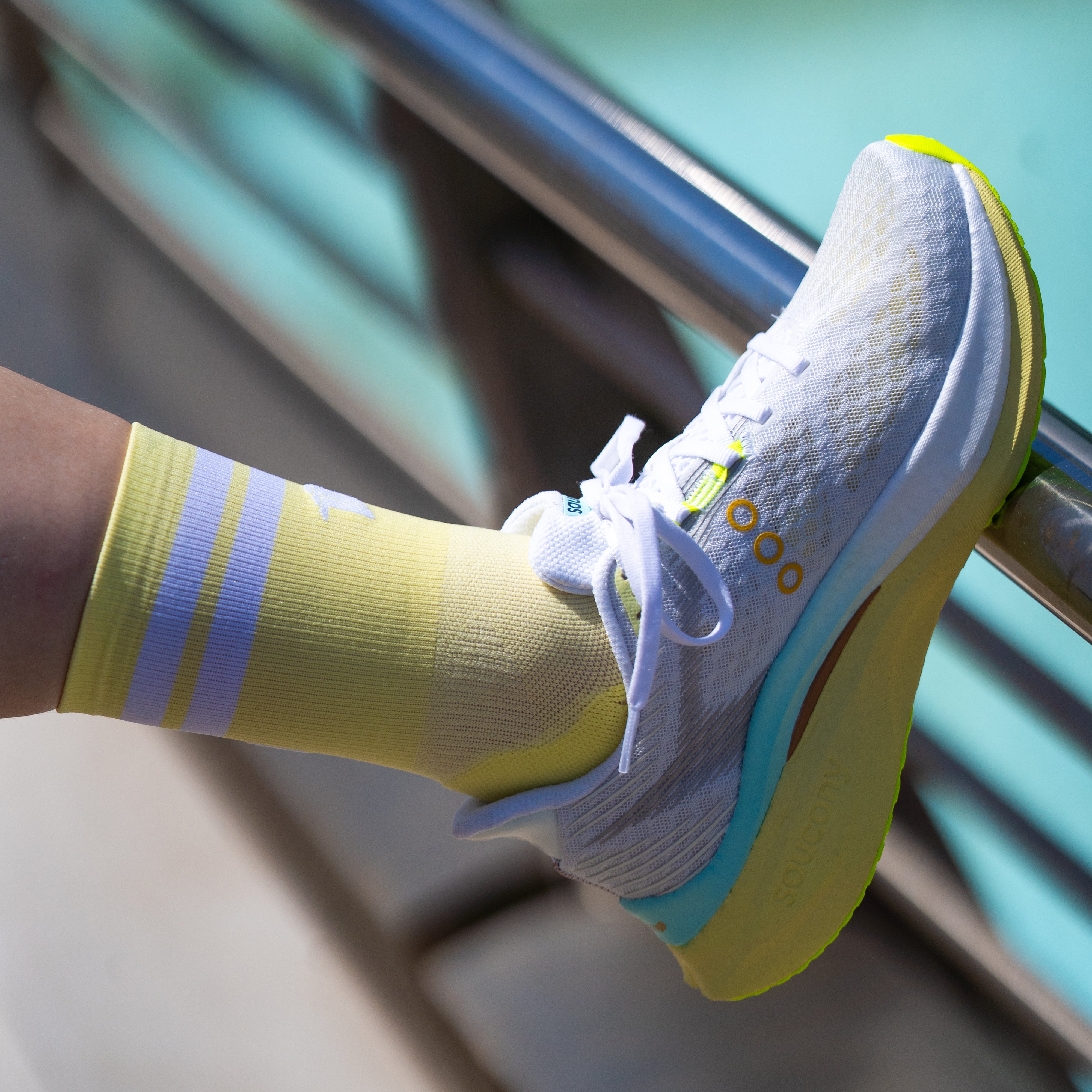 SIGNATURE YELLOW - PRO COMFORT RUNNING SOCKS