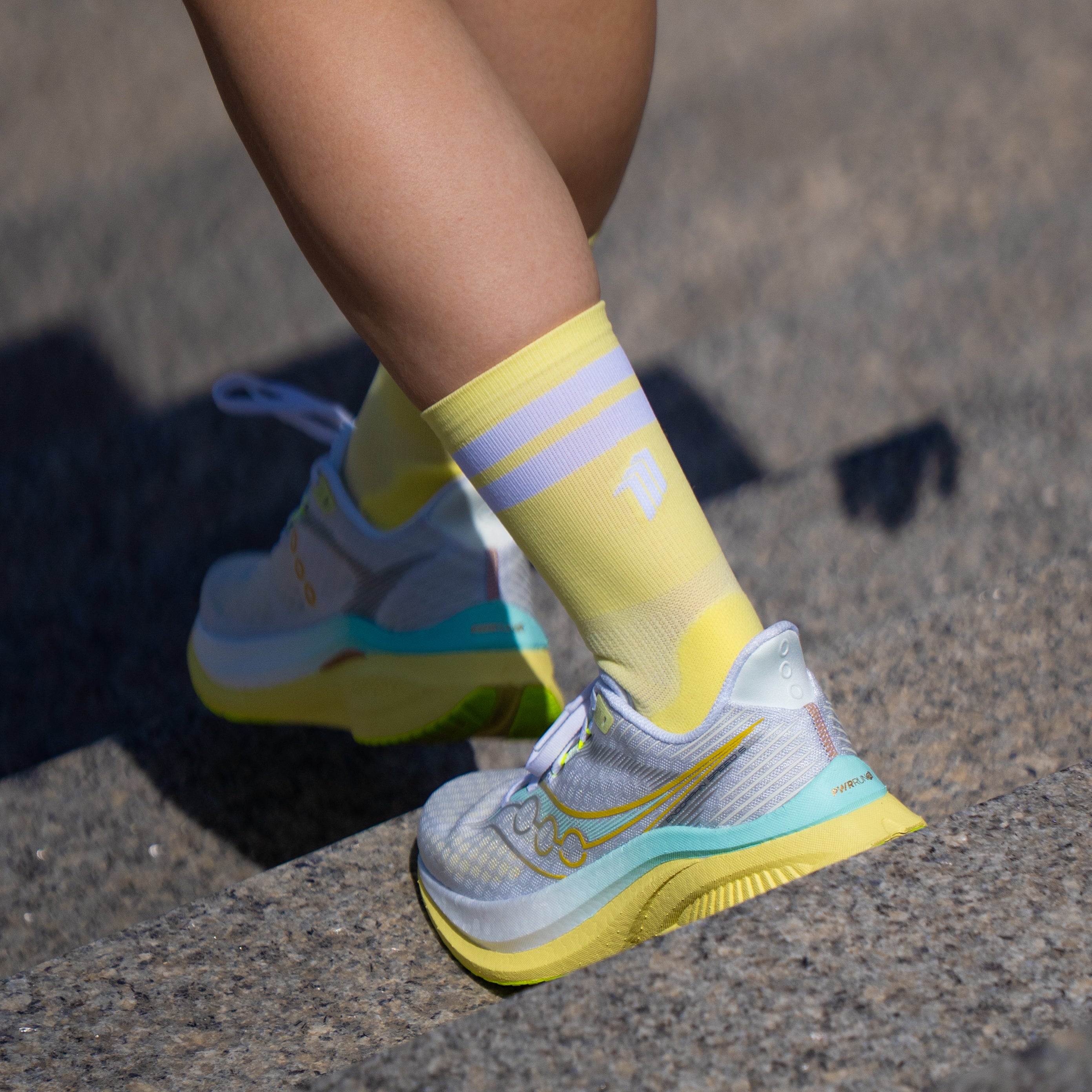 SIGNATURE YELLOW - PRO COMFORT RUNNING SOCKS