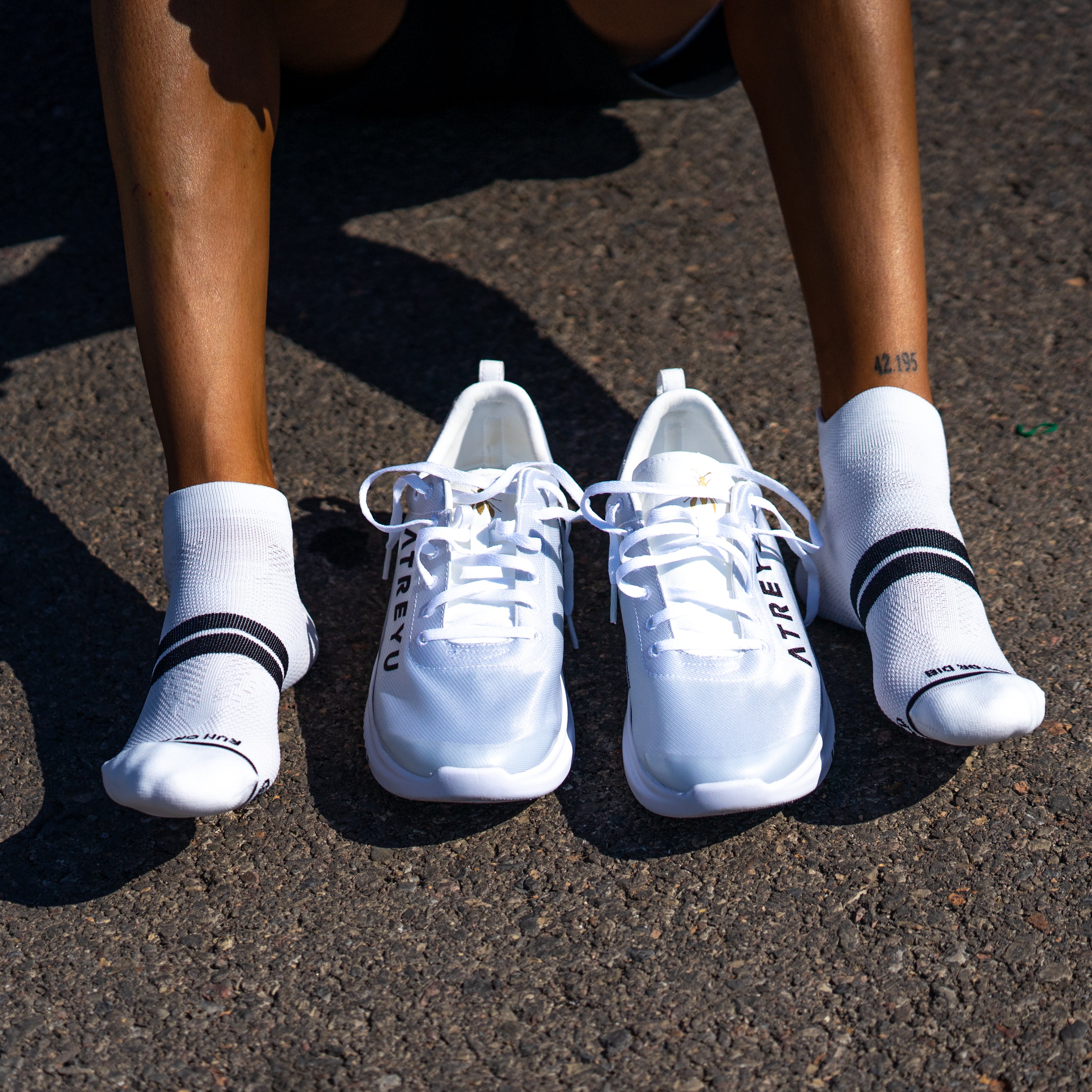 NOOSA WHITE - RUNNING SOCKS