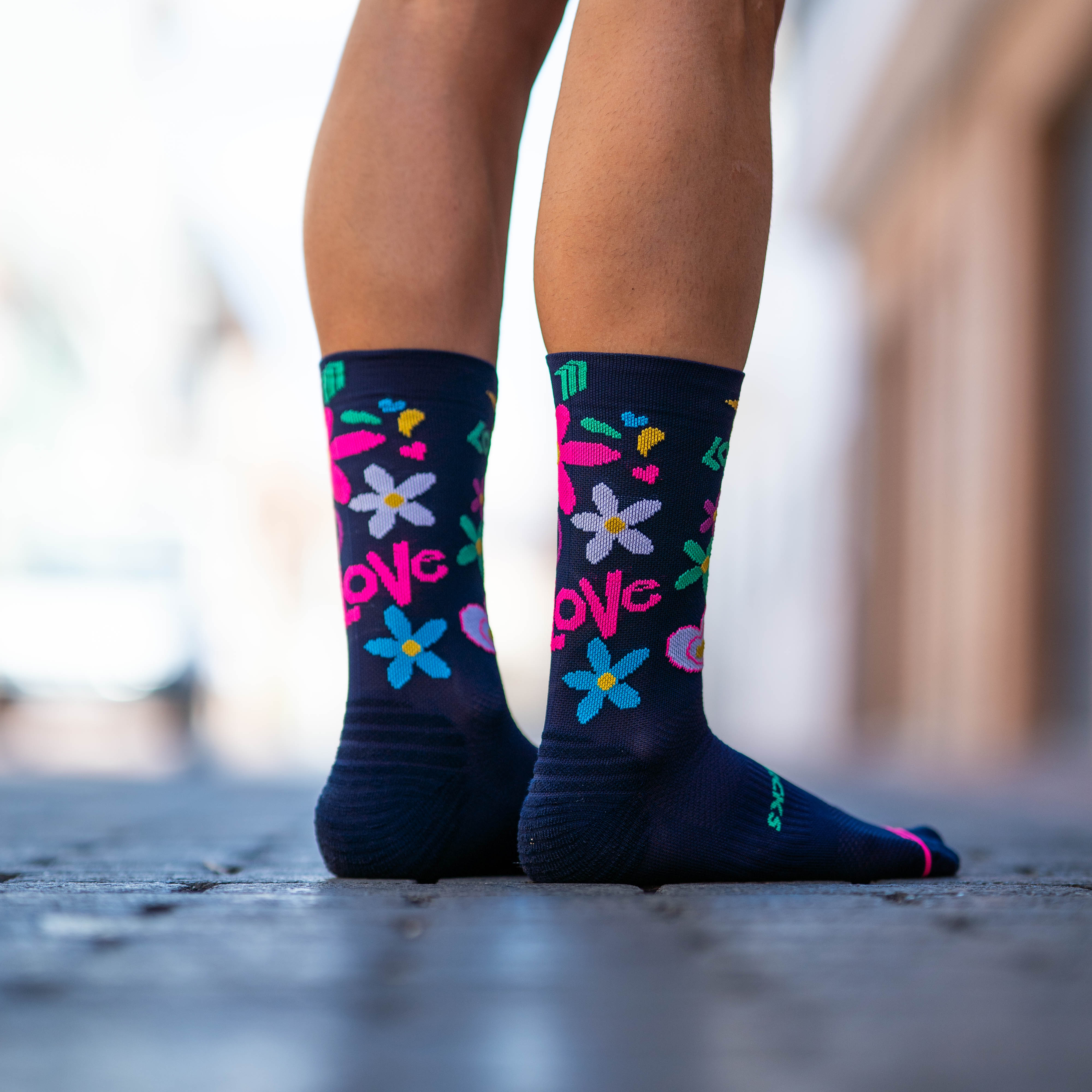 PEACE AND LOVE - RUNNING SOCKS