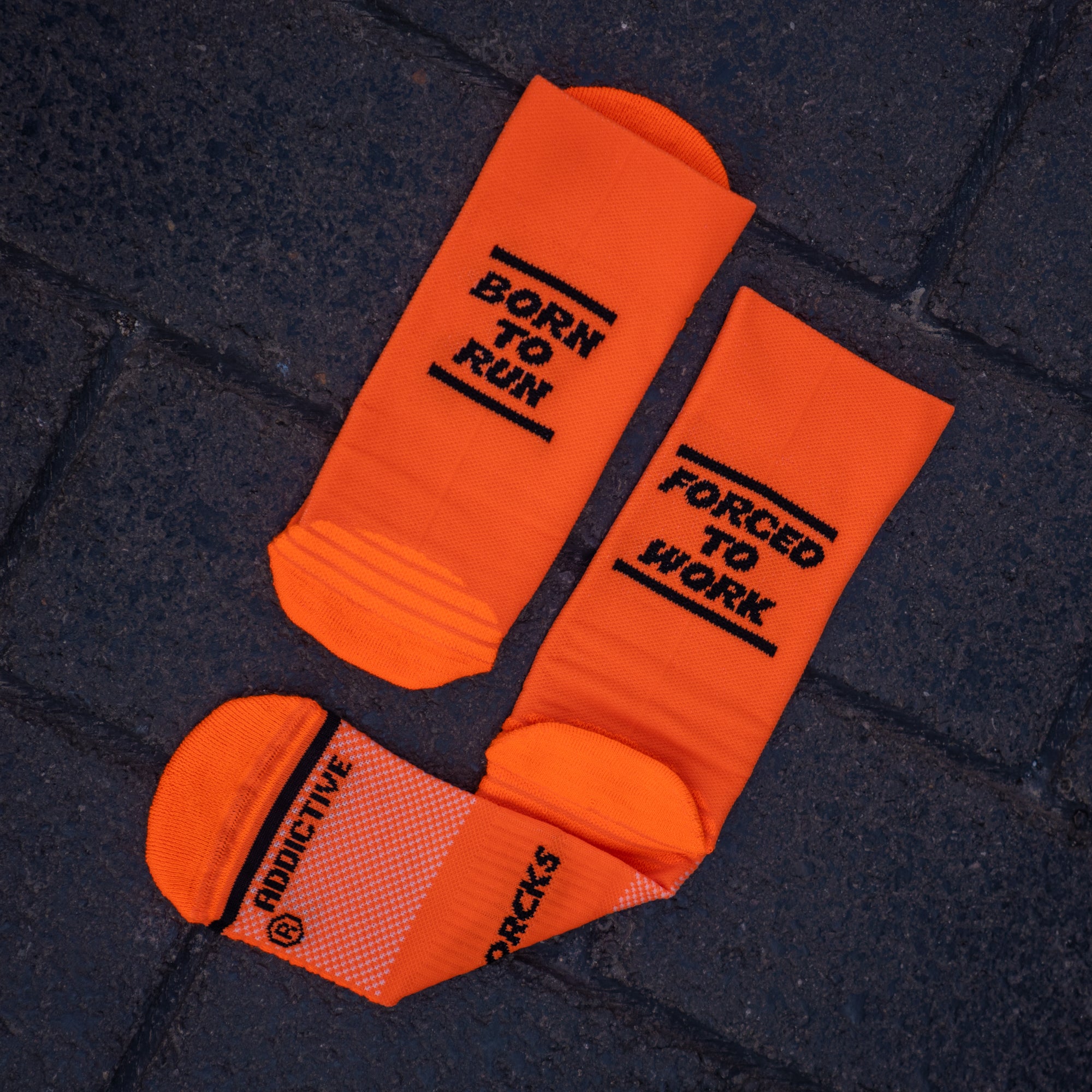 BORN TO RUN ORANGE - RUNNING SOCKS